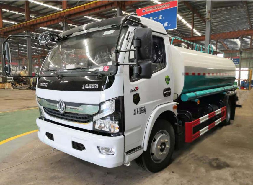 國(guó)六東風(fēng)8方灑水車(chē)